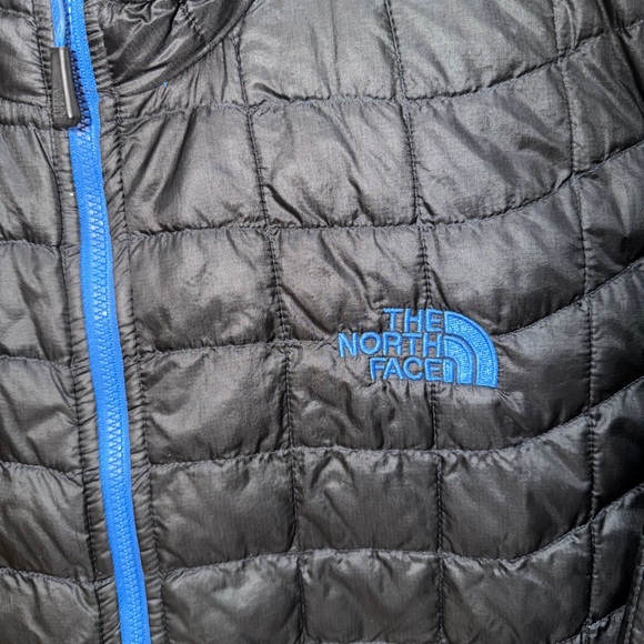 The North Face Men's Thermoball Blue full zip Jacket with Blue zipper and Logo - Picture 2 of 6